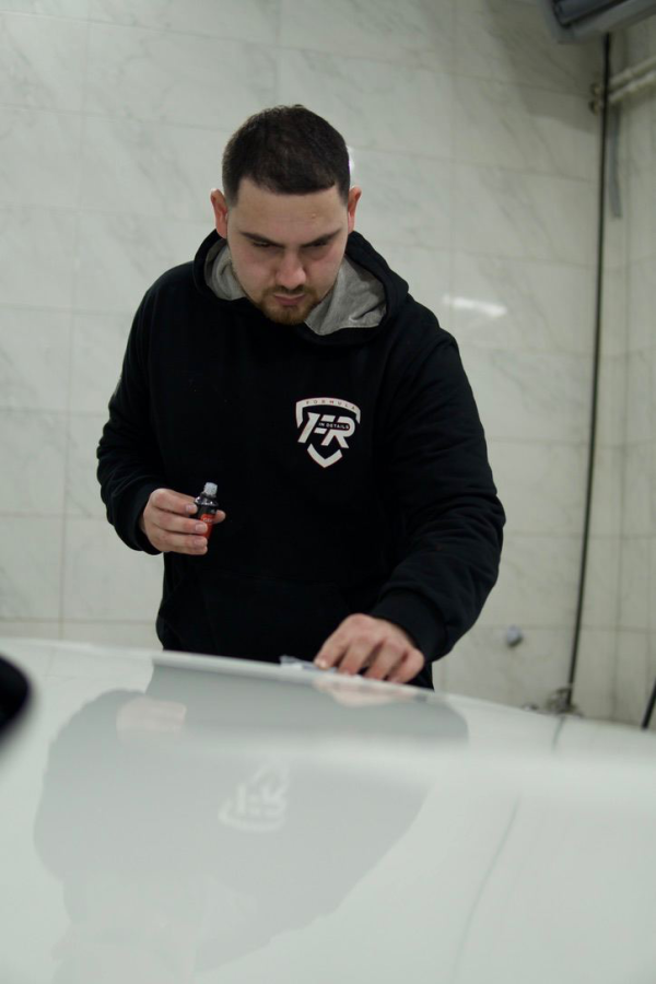 Процесс нанесения керамического состава на кузов авто
